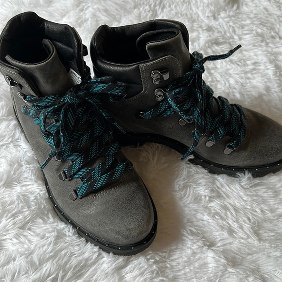 Sorel Lennox hiker in quarry - Picture 2 of 12